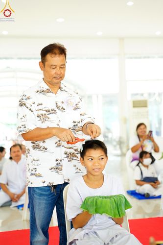 ภาพ No.134834:พิธีตัดปอยผม พิธีขอขมารับผ้าไตร พิธีบรรพชา และพิธีถวายบาตร ในโครงการบรรพชาสามเณร ฟื้นฟูพระพุทธศาสนาทั่วไทย  ณ ศูนย์ปฏิบัติธรรมและศูนย์อบรมเยาวชนเพชรบุรี ต.ท่าแลง อ.ท่ายาง จ.เพชรบุรี