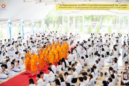 ภาพ No.85000:พิธีเจริญพระพุทธมนต์และพิธีสักการะ รูปเหมือนพระมงคลเทพมุนี (สด จนฺทสโร) ในวันที่ 5 สิงหาคม พ.ศ. 2566 ณ วัดพระธรรมกาย จ.ปทุมธานี เพื่ออัญเชิญประดิษฐาน  ณ วิหารพระมงคลเทพุนี (สด จนฺทสโร) ศูนย์ปฏิบัติธรรมภาคใต้ อ.บางกล่ำ จ.สงขลา