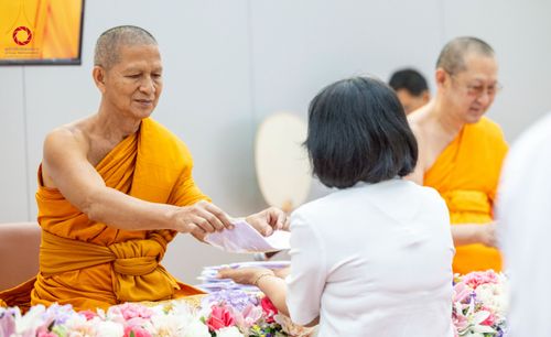 ภาพ No.221851:โครงการปฏิบัติธรรมอบรมศีลธรรม “บวชอุบาสิกาแก้ว” ถวายเป็นพระราชกุศลแด่พระบาทสมเด็จพระเจ้าอยู่หัว เนื่องในโอกาสมหามงคล “วันฉัตรมงคล”  ระหว่างวันที่ 2 – 4 พฤษภาคม 2568  ณ อาคาร 115 ปี คุณยายอาจารย์ฯ