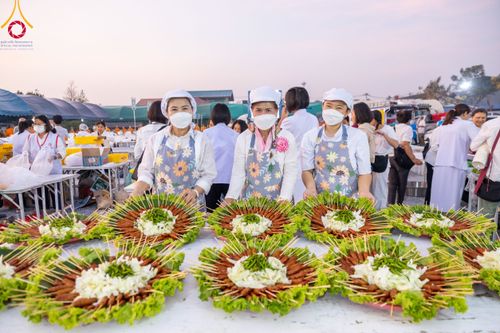 ภาพ No.109877:ถวายภัตตาหารเป็นสังฆทาน แด่คณะพระธรรมยาตราฯ ปีที่ 12 วันที่ 11 มกราคม พ.ศ. 2567 ณ อนุสรณ์สถานคลองบางนางแท่น  อ.สามพราน จ.นครปฐม