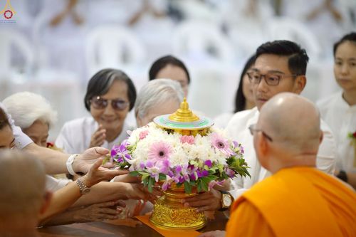 ภาพ No.258602:วันที่ 19 ตุลาคม พ.ศ. 2568 พิธีทอดกฐินสามัคคีทั่วไทย 30,000 วัด โดยคณะศิษยานุศิษย์ บูชาธรรม 81 ปี หลวงพ่อธัมมชโย ณ ศูนย์ปฎิบัติธรรมน้ำใสใจสว่าง  เขตบางกอกน้อย กรุงเทพมหานคร