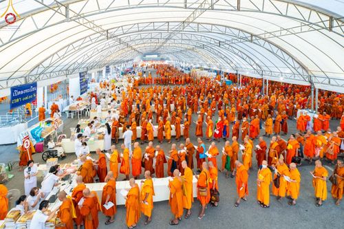 ภาพ No.60308:การต้อนรับพระสังฆาธิการ 10,000 กว่าวัดทั่วประเทศ พิธีมอบปัจจัยช่วยเหลือครู 4 จังหวัดชายแดนภาคใต้ พิธีปฏิบัติธรรม ในวันคุ้มครองโลก วันจันทร์ที่ 22 เมษายน พ.ศ.2567 ณ วัดพระธรรมกาย จ.ปทุมธานี
