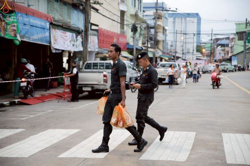 ภาพ No.245814:วันที่ 13-14 กันยายน พ.ศ. 2568 เจ้าหน้าที่ทุกสถานะ ทุกส่วนงาน ร่วมแรงร่วมใจ ปฏิบัติหน้าที่ เตรียมงาน เก็บงาน ตักบาตรพระ 555 รูป อ.เบตง จยะลา