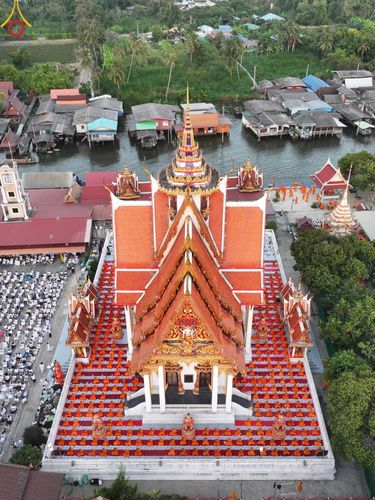 ภาพ No.197138:พิธีจุดประทีปถวายเป็นพุทธบูชา และบูชาธรรมมหาปูชนียาจารย์ ณ วัดโบสถ์(บน) ตำบลบางคูเวียง อำเภอบางกรวย จังหวัดนนทบุรี ในโครงการธรรมยาตรา กตัญญูบูชา มหาปูชนียาจารย์ พระมงคลเทพมุนี(สด จนฺทสโร) พระผู้ปราบมาร อนุสรณ์สถาน 7 แห่ง ปีที่ 13 วันที่ 18 มกราคม พ.ศ. 25