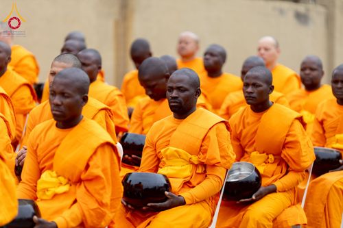 ภาพ No.232990:วันอาทิตย์ 29 มิถุนายน พ.ศ. 2568 กิจกรรมอบรมธรรมทายาทแอฟริกาใต้  ปฏิบัติธรรมสร้างสันติสุขภายใน แสงแห่งพุทธธรรมสู่แผ่นดินแอฟริกาใต้ ณ บริเวณหน้าวัดพระธรรมกายโจฮันเนสเบิร์ก