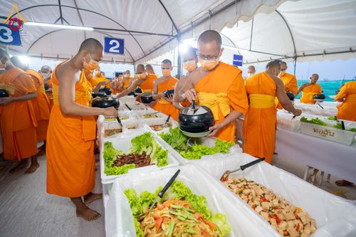 ภาพ No.300312:วันที่ 22 มกราคม พ.ศ. 2569 พิธีถวายภัตตาหารเป็นสังฆทาน แด่พระธรรมยาตรา ณ อนุสรณ์สถานบางปลา วัดบางปลา อำเภอบางเลน จังหวัดนครปฐม ในโครงการธรรมยาตรา กตัญญูบูชา มหาปูชนียาจารย์ พระมงคลเทพมุนี(สด จนฺทสโร) พระผู้ปราบมาร อนุสรณ์สถาน 7 แห่ง ปีที่ 14