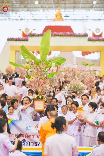 ภาพ No.92404:พิธีทอดกฐินธรรมชัยเพื่อสร้างอาคาร 115 ปี คุณยายอาจารย์มหารัตนอุบาสิกาจันทร์ ขนนกยูง อาทิตย์ต้นเดือนที่ 5 พฤศจิกายน พ.ศ. 2566 ณ วัดพระธรรมกาย จ.ปทุมธานี