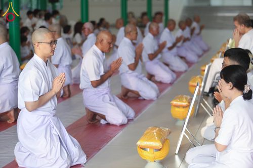 ภาพ No.298176:วันเสาร์ที่ 17 มกราคม พ.ศ. 2569 พิธีบรรพชาอุปสมบท โครงการอุปสมบทหมู่ บูชาธรรมครบ 117 ปี คุณยายอาจารย์มหารัตนอุบาสิกาจันทร์ ขนนกยูง  ณ อุโบสถพระไตรปิฎก วัดพระธรรมกาย