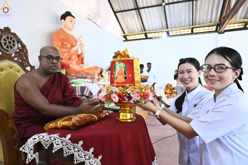 ภาพ No.278838:วันที่ 1 พฤศจิกายน  2568  กฐินสมทบวัดต่างประเทศ โดยคณะศิษยานุศิษย์ บูชาธรรม 81 ปี หลวงพ่อธัมมชโย ณ วัดธรรมรักษิตาราม ประเทศศรีลังกา
