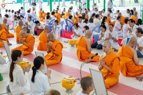 ภาพ No.350898:วันที่ 19 กันยายน พ.ศ.2569 พิธีบรรพชาอุปสมบท โครงการอุปสมบทหมู่บูชาธรรม ครบรอบ 109 ปี วันครูผู้ค้นพบวิชชาธรรมกาย ณ โบสถ์พระไตรปิฏก วัดพระธรรมกาย