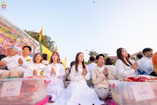 ภาพ No.294375:วันที่ 14 มกราคม พ.ศ. 2569 พิธีตักบาตรพระธรรมยาตรา ณ วัดสองพี่น้อง ต.ต้นตาล อ.สองพี่น้อง จ.สุพรรณบุรี ในโครงการธรรมยาตรา กตัญญูบูชา มหาปูชนียาจารย์ พระมงคลเทพมุนี(สด จนฺทสโร) พระผู้ปราบมาร อนุสรณ์สถาน 7 แห่ง ปีที่ 14