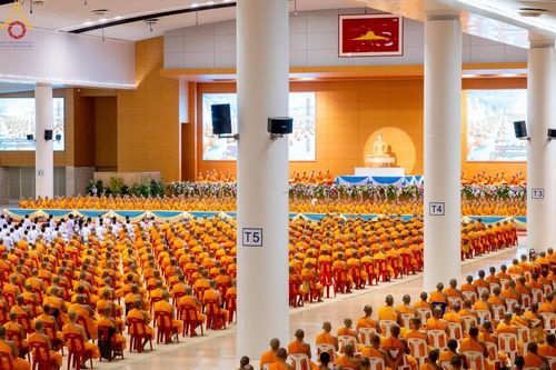 ภาพ No.59218:พิธีเจริญพระพุทธมนต์ ถวายภัตตาหารเป็นสังฆทาน เนื่องในวาระอายุวัฒนมงคล 80 ปี หลวงพ่อธัมมชโย ณ สภาธรรมกายสากล วัดพระธรรมกาย วันพุธที่ 24 เมษายน พ.ศ.2567