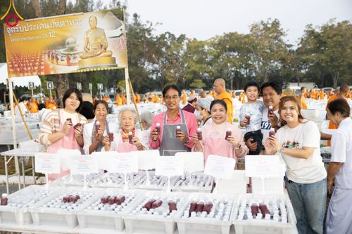 ภาพ No.110995:พิธีถวายภัตตาหารเป็นสังฆทาน แด่คณะพระธรรมยาตราฯ ในโครงการธรรมยาตรา กตัญญูบูชา มหาปูชนียาจารย์ พระมงคลเทพมุนี(สด จนฺทสโร) พระผู้ปราบมาร อนุสรณ์สถาน 7 แห่ง ปีที่ 12 วันที่ 13 มกราคม พ.ศ. 2567 ณ อนุสรณ์สถานมหาวิหารพระมงคลเทพมุนี  (โลตัสแลนด์) อ.สองพี่น้อง จ