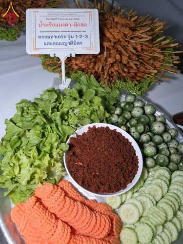 ภาพ No.197920:สาธุชนถวายภัตตาหารเป็นสังฆทาน แด่พระธรรมยาตรา ณ วัดโบสถ์(บน) ตำบลบางคูเวียง อำเภอบางกรวย จังหวัดนนทบุรี ในโครงการธรรมยาตรา กตัญญูบูชา มหาปูชนียาจารย์ พระมงคลเทพมุนี(สด จนฺทสโร) พระผู้ปราบมาร อนุสรณ์สถาน 7 แห่ง ปีที่ 13 วันที่ 19 มกราคม พ.ศ. 2568