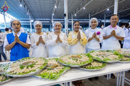 ภาพ No.120598:พิธีถวายภัตตาหารเป็นสังฆทาน แด่คณะพระธรรมยาตรา ปีที่ 12 วันที่ 29 มกราคม พ.ศ. 2567 ณ สภาธรรมกายสากล วัดพระธรรมกาย