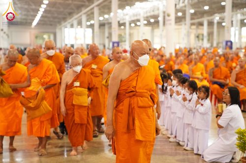 ภาพ No.59938:พิธีเจริญพระพุทธมนต์ "ฉลองอายุวัฒนมงคล 80 ปี หลวงพ่อธัมมชโย" พิธีถวายไทยธรรม คณะสงฆ์ 10,000 กว่าวัดทั่วประเทศ ในวันคุ้มครองโลก วันจันทร์ที่ 22 เมษายน พ.ศ. 2567 ณ สภาธรรมกายสากล วัดพระธรรมกาย จ.ปทุมธานี