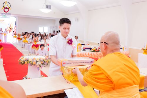 ภาพ No.175002:พิธีทอดกฐิน วัดพระธรรมกายซิลิคอนวัลเลย์ มลรัฐแคลิฟอร์เนีย ประเทศสหรัฐอเมริกา บูชาธรรม 80 ปี หลวงพ่อธัมมชโย โดยคณะศิษยานุศิษย์วัดพระธรรมกาย วันที่ 27 ตุลาคม พ.ศ. 2567