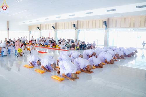 ภาพ No.186447:พิธีตัดปอย ปลงผม เวียนประทักษิณ  มอบบาตรผ้าไตร ขอขมาผู้ปกครอง และพิธีบรรพชาอุปสมบท  โครงการอุปสมบทหมู่บูชาธรรมมหาปูชนียาจารย์  ประจำปี 2567 ณ ศูนย์ปฏิบัติธรรมภาคใต้และวัดคงคาเลียบ อ.บางกล่ำ จ.สงขลา วันอาทิตย์ที่ 8 ธันวาคม พ.ศ. 2567