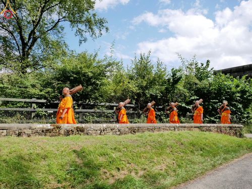 ภาพ No.148787:คณะสงฆ์และสามเณร วัดพระธรรมกายแมนเชสเตอร์  สหราชอาณาจักร จัดเดินธรรมยาตราที่ Peak District National Park , New Mills central , Upper Derwent Visitor Centre, Hope Valley วันอังคารที่ 6 สิงหาคม พ.ศ. 2567