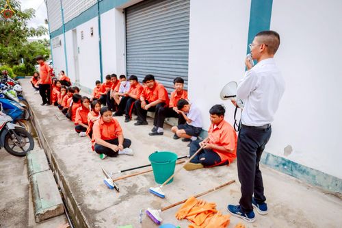 ภาพ No.246385:วันที่ 8-9 กันยายน พ.ศ. 2568 ศูนย์ปฏิบัติธรรมสมุทรปราการ นำทีมจัดอบรมโครงการอบรมคุณธรรม , จริยธรรม ในหัวข้อ การค้นพบศักยภาพในตนเอง เพื่อพัฒนานิสัย ผ่านนวัตกรรมความดีสากล ณ โรงเรียนวัดราษฎ์บูรณะ ต.บางปลา อ.บางพลี จ.สมุทรปราการ