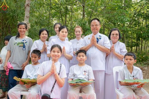 ภาพ No.135040: พิธีบรรพชาสามเณร  พิธีตักบาตรฉลองสามเณรใหม่ วันที่ 1 เมษายน พ.ศ.2567 ในโครงการบรรพชาสามเณรฟื้นฟูพระพุทธศาสนาทั่วไทย ณ ศูนย์ปฏิบัติธรรมแก้วเมืองเลย