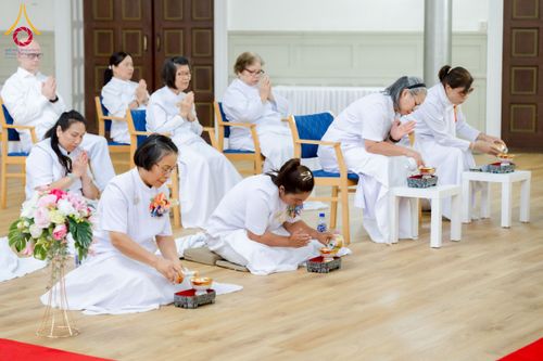 ภาพ No.232749:วันอาทิตย์ที่ 6 กรกฏาคม พ.ศ. 2568 พิธีบูชาข้าวพระ ณ วัดพระธรรมกายนอร์ธสวีเดน