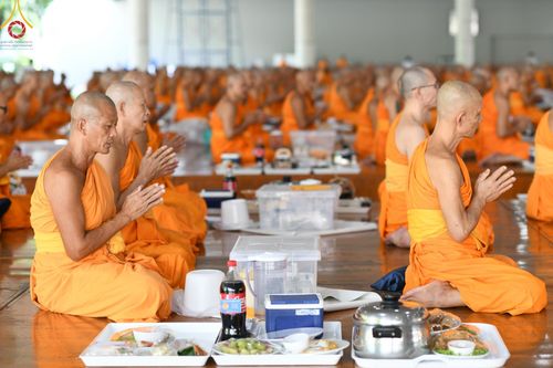 ภาพ No.162122:พิธีถวายภัตตาหารเมนูสวรรค์ เนื่องในวันออกพรรษา (ขึ้น 15 ค่ำ เดือน 11) วันพฤหัสบดีที่ 17 ตุลาคม พ.ศ. 2567 ณ หอฉันคุณยายอาจารย์ฯ วัดพระธรรมกาย