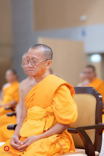 ภาพ No.146015:พิธีเจริญพระพุทธมนต์ ปฏิบัติธรรมเจริญสมาธิภาวนา เพื่อถวายเป็นพระราชกุศล แด่พระบาทสมเด็จพระเจ้าอยู่หัว เนื่องในโอกาสพระราชพิธีมหามงคล เฉลิมพระชนมพรรษา 6 รอบ 28 กรกฎาคม 2567 วันอาทิตย์ที่ 28 กรกฎาคม พ.ศ. 2567  ณ ห้องแก้วสารพัดนึก 2 สภาธรรมกายสากล