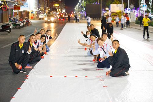 ภาพ No.126761:V.30 เต็มที่ เพื่อโคราช การเตรียมงาน ปฏิบัติงาน และเก็บงาน ของเจ้าหน้าที่หน่วยงานต่างๆ ทุกภาคส่วน เพื่อพิธีทำบุญเมืองนครราชสีมา ฉลอง 556 ปี ตักบาตรพระ 10,000 รูป ในวันเสาร์ที่ 2 มีนาคม พ.ศ.2567 ณ อนุสาวรีย์ท้าวสุรนารี จ.นครราชสีมา จัดโดย คณะสงฆ์จังหวัดนค