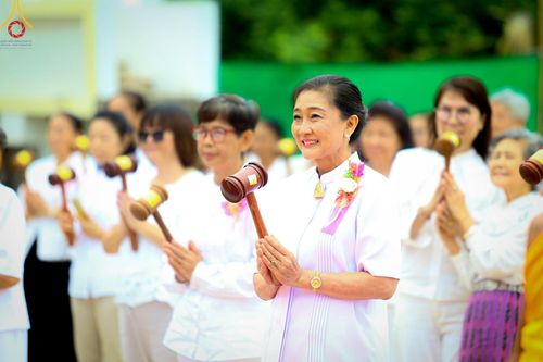 ภาพ No.140438:พิธีตอกเสาเข็มเป็นปฐมฤกษ์ เพื่อสร้างกุฎิและหอสวดมนต์ และพิธีทอดผ้าป่าบำรุงวัด ณ วัดกลางธนรินทร์ ต.บ้านแป้ง อ.พรหมบุรี จ.สิงห์บุรี วันอาทิตย์ที่ 9 มิถุนายน พ.ศ.2567