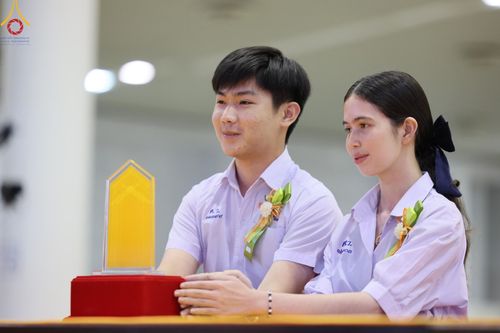 ภาพ No.124629:พิธีมอบโล่วัชรเกียรติยศ โครงการตอบปัญหาศีลธรรมเพื่อสันติภาพโลก (World-PEC) ต่างประเทศ ครั้งที่ 17 ณ ห้องแก้วสารพัดนึก 1 วัดพระธรรมกาย ในวันมาฆบูชา เสาร์ที่ 24 กุมภาพันธ์ พ.ศ. 2567