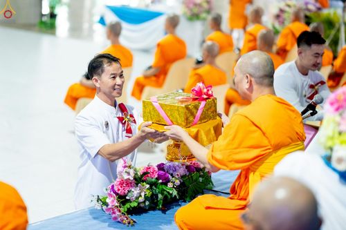 ภาพ No.235309:วันที่ 27 กรกฎาคม พ.ศ. 2568 พิธีตักบาตรฉลองพระใหม่ โครงการบรรพชาและอุปสมบทมู่รุ่นเข้าพรรษา ณ วัดพระธรรมกาย