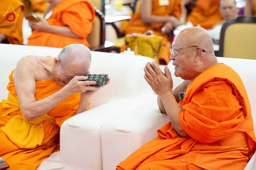 ภาพ No.185242:พิธีถวายมหาสังฆทาน 1,000 วัด ในวาระอายุวัฒนมงคล 84 ปี หลวงพ่อทัตตชีโว วันอาทิตย์ที่ 22 ธันวาคม พ.ศ. 2567 ณ สภาธรรมกายสากล วัดพระธรรมกาย