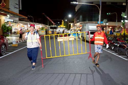 ภาพ No.237329:วันที่ 9-10 สิงหาคม พ.ศ. 2568 การเตรียมงาน เก็บงาน ของเจ้าหน้าที่ทุกสถานะ ในงานมหาสังฆทาน ตักบาตรพระ 10,000 รูป ใจกลางเมืองหาดใหญ่ จ.สงขลา