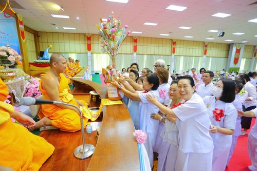 ภาพ No.183862:พิธีทอดกฐิน ณ ศูนย์กัลยาณมิตรพิจิตร ในโครงการทอดกฐินสามัคคีทั่วไทย 30,000 วัด บูชาธรรม 80 ปี หลวงพ่อธัมมชโย โดยคณะศิษยานุศิษย์วัดพระธรรมกาย วันที่ 11 พฤศจิกายน พ.ศ. 2567