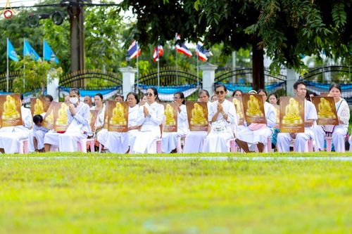 ภาพ No.239165:วันอาทิตย์ที่ 17 สิงหาคม พ.ศ. 2568 พิธีอัญเชิญรูปเหมือนพระมงคลเทพมุนี (สด จันทสโร) ณ ศาลากลางจังหวัดเลย ถึงลานพญานาค สวนสาธารณะกุดป่อง อ.เมือง จ.เลย