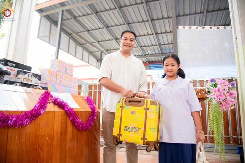 ภาพ No.184891:กิจกรรมวันรวมพลังเด็กดี V-Star ผู้นำฟื้นฟูศีลธรรมโลก กรุงเทพมหานคร ณ วัดมหาธาตุยุวราชรังสฤษฎิ์ราชวรมหาวิหาร กรุงเทพมหานคร ในวันที่ 13 ธันวาคม พ.ศ. 2567