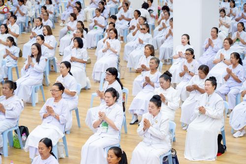 ภาพ No.242713:วันที่ 29-31 สิงหาคม พ.ศ. 2568 องค์กรภาคีเครือข่าย “บวร” (บ้าน-วัด-โรงเรียน-ราชการ) อ.คลองหลวง จัดบวชอุบาสิกาแก้ว ถวายพระราชกุศลแด่สมเด็จพระพันปีหลวง - กตัญญูบูชาแด่ผู้มีพระคุณ