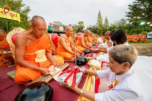 ภาพ No.206753:พิธีตักบาตรพระ 1,000 รูป ปืที่ 7 วันอาทิตย์ที่ 9 กุมภาพันธ์ พ.ศ. 2568 ณ วัดห้วยตองสัก อำเภอจอมทอง จังหวัดเชียงใหม่