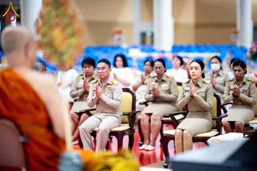 ภาพ No.208775:พระบาทสมเด็จพระเจ้าอยู่หัวทรงพระกรุณาโปรดเกล้าฯ พระราชทานภัตตาหารพระราชทาน แด่พระภิกษุ สามเณร ในการสอบบาลีสนามหลวง ณ วัดพระธรรมกาย วันที่ 22 กุมภาพันธ์ พ.ศ. 2568 ณ วัดพระธรรมกาย อำเภอคลองหลวง จังหวัดปทุมธานี