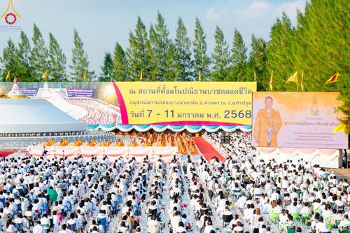 ภาพ No.192635:พิธีจุดประทีปถวายเป็นพุทธบูชา และบูชาธรรมมหาปูชนียาจารย์ ณ อนุสรณ์สถานคลองบางนางแท่น อ.สามพราน จ.นครปฐม ในโครงการธรรมยาตรา กตัญญูบูชา มหาปูชนียาจารย์ พระมงคลเทพมุนี(สด จนฺทสโร) พระผู้ปราบมาร อนุสรณ์สถาน 7 แห่ง ปีที่ 13 วันที่ 10 มกราคม พ.ศ. 2568