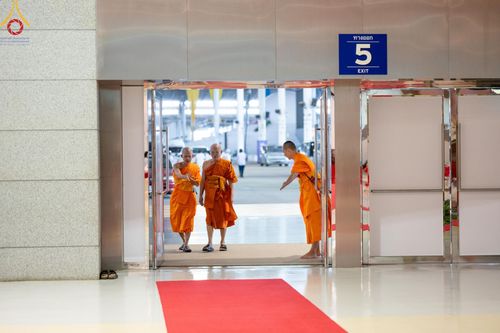 ภาพ No.146080:วันมหารำลึก ครั้งที่ 34 พิธีร่วมรำลึกถึงนักสร้างบารมีที่ล่วงลับไปแล้ว , พิธีสวดพระพุทธมนต์ ณ ห้องแก้วสารพัดนึก 1 วัดพระธรรมกาย วันเสาร์ที่ 27 กรกฎาคม พ.ศ. 2567