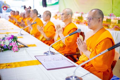 ภาพ No.192529:พิธีถวายภัตตาหารเป็นสังฆทาน แด่พระธรรมยาตรา ณ อนุสรณ์สถานคลองบางนางแท่น อ.สามพราน จ.นครปฐม ในโครงการธรรมยาตรา กตัญญูบูชา มหาปูชนียาจารย์ พระมงคลเทพมุนี(สด จนฺทสโร) พระผู้ปราบมาร อนุสรณ์สถาน 7 แห่ง ปีที่ 13 วันที่ 10 มกราคม พ.ศ. 2568