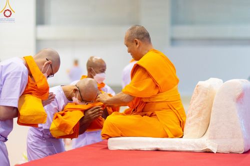 ภาพ No.101653:พิธีขอบรรพชา, พิธีขอสรณคมน์และศีล, พิธีถวายบาตร ในโครงการอุปสมบทหมู่ รุ่นบูชาธรรมมหาปูชนียาจารย์ ณ วัดพระธรรมกาย วันที่ 9 ธันวาคม พ.ศ. 2566