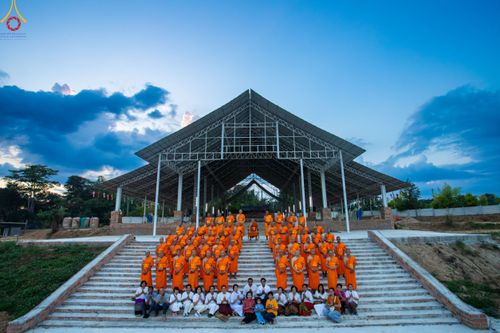 ภาพ No.101573:พิธีขอขมาและมอบผ้าไตร ในโครงการอุปสมบทบูชาธรรม มหาปูชนียาจารย์ พ.ศ. 2566 ณ ธุดงคสถานลำพูน ต.เหล่ายาว อ.บ้านโฮ่ง จ.ลำพูน  วันที่ 7 ธันวาคม พ.ศ. 2566