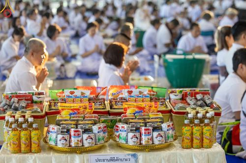 ภาพ No.177566:พิธีตักบาตรและพิธีบูชาข้าวพระ ในวันอาทิตย์ต้นเดือนที่ 1 ธันวาคม พ.ศ. 2567 ณ สภาธรรมกายสากล วัดพระธรรมกาย