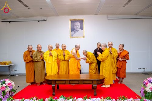 ภาพ No.222965:วันที่ 23 เมษายน พ.ศ. 2568 หลวงพ่อทัตตชีโวต้อนรับคณะสงฆ์ World Pec ณ อาคาร 100 ปี คุณยายมหารัตนอุบาสิกาจันทร์ ขนนกยูง วัดพระธรรมกาย