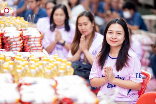 ภาพ No.180279:พิธีทำบุญตักบาตร ข้าวสารอาหารแห้ง แด่คณะสงฆ์ 99 รูป เนื่องในวันพ่อแห่งชาติ ปีที่ 50 ณ ศูนย์การค้าตลาดรังสิต ซ.รังสิต-ปทุมธานี 5 วันที่ 5 ธันวาคม พ.ศ. 2567