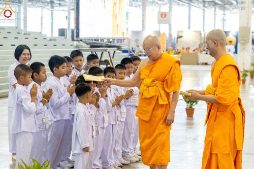 ภาพ No.151153:พิธีบูชาข้าวพระ ในวันอาทิตย์ต้นเดือน วันที่ 1 กันยายน พ.ศ. 2567 ณ สภาธรรมกายสากล วัดพระธรรมกาย