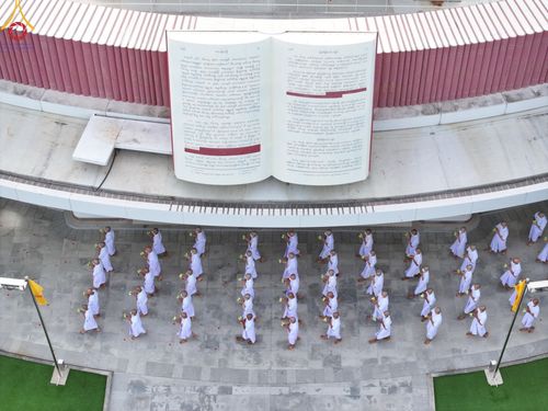 ภาพ No.141324:พิธีบรรพชาอุปสมบท โครงการอุปสมบทหมู่รุ่นผู้บริหาร รุ่นที่ 14 โครงการอุปสมบทหมู่ธรรมทายาท ระดับอุดมศึกษา รุ่นที่ 51 ภาคฤดูฝน ณ โบสถ์พระไตรปิฎก วัดพระธรรมกาย ในวันเสาร์ที่ 15 มิถุนายน พ.ศ. 2567